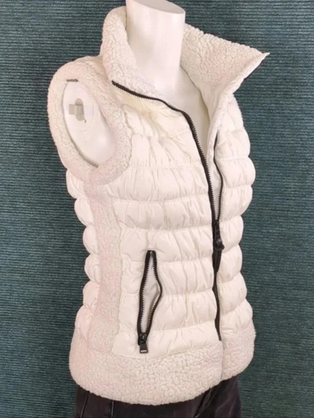 Calvin Klein Performance Sherpa Puffer Vest - Picture 7 of 17